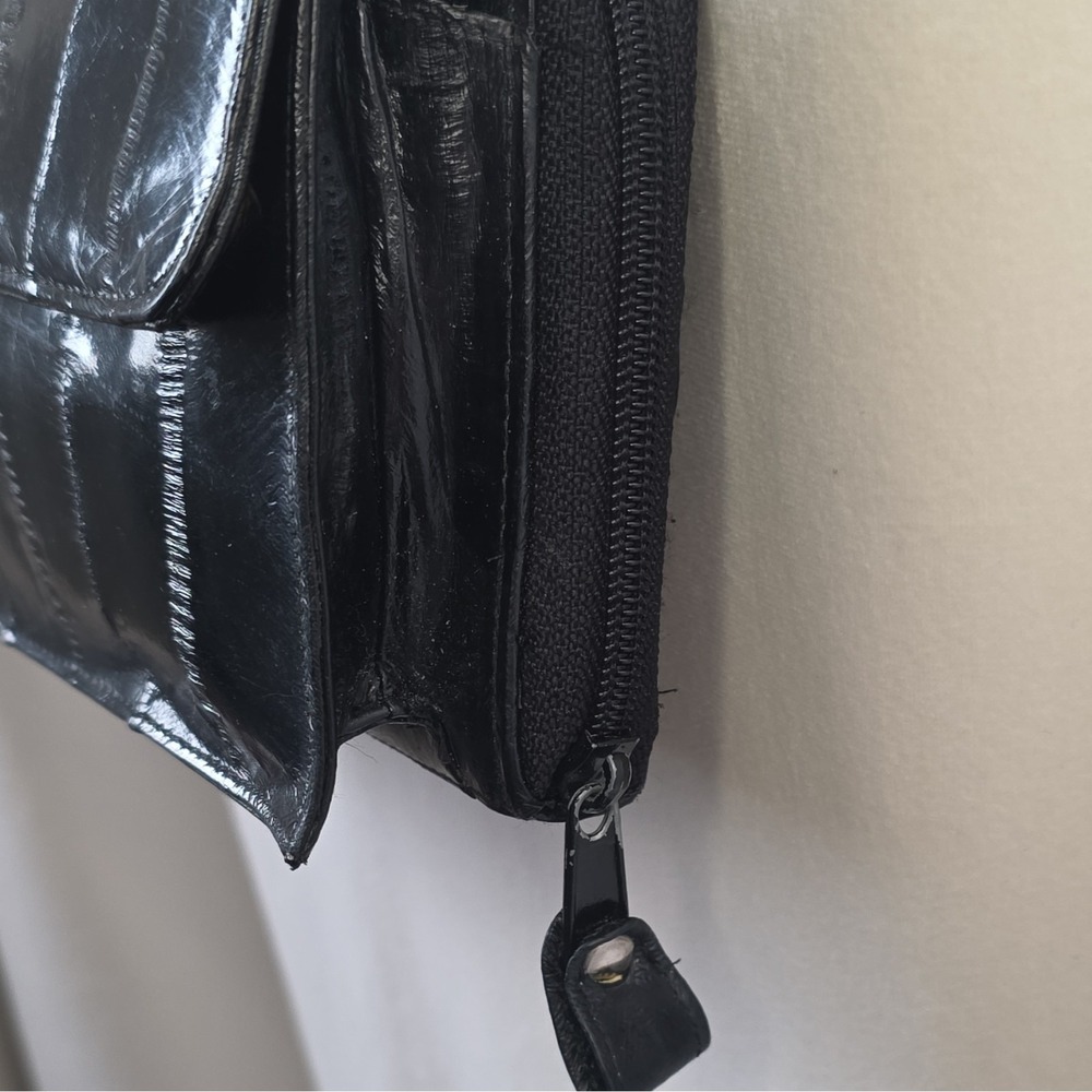 VINTAGE 1980's LeeSands Genuine EEL SKIN Black Crossbody, Adjustable Strap - Picture 4 of 16